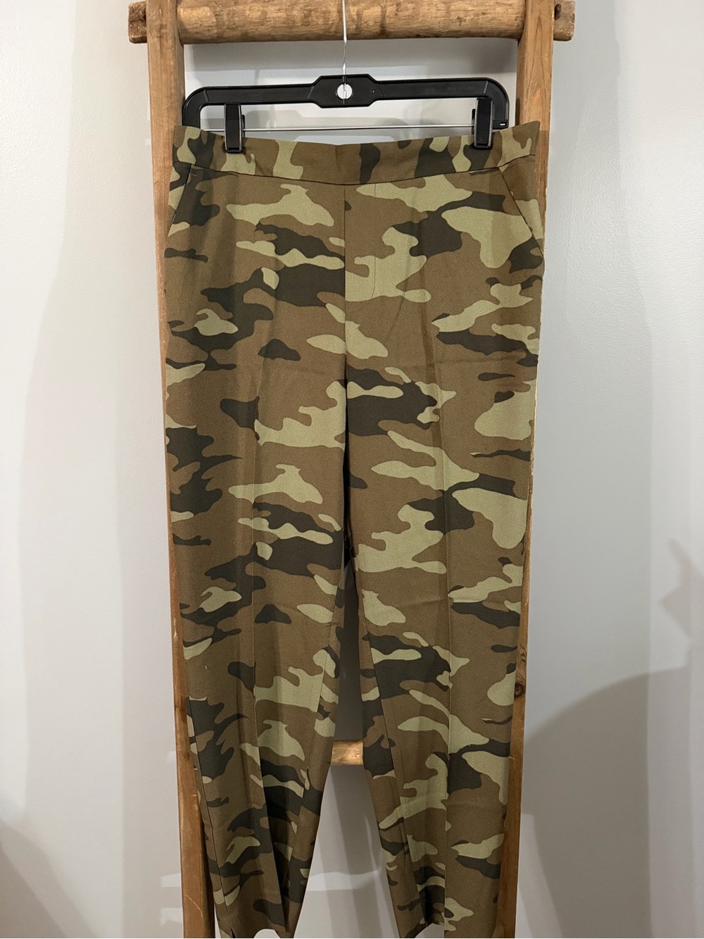 Banana Republic Camo Straight Leg Pants in Green and Brown Women’s 8